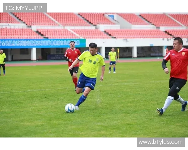 兴化足球联赛盛况空前球迷热情高涨助力地方足球发展新篇章 兴化足球联赛盛况空前球迷热情高涨助力地方足球发展新篇章