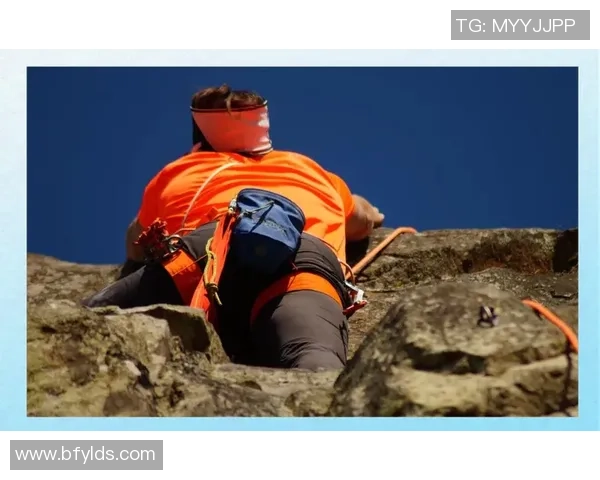 攀岩深度探索重庆攀岩队的防守与反击策略揭秘 攀岩深度探索重庆攀岩队的防守与反击策略揭秘