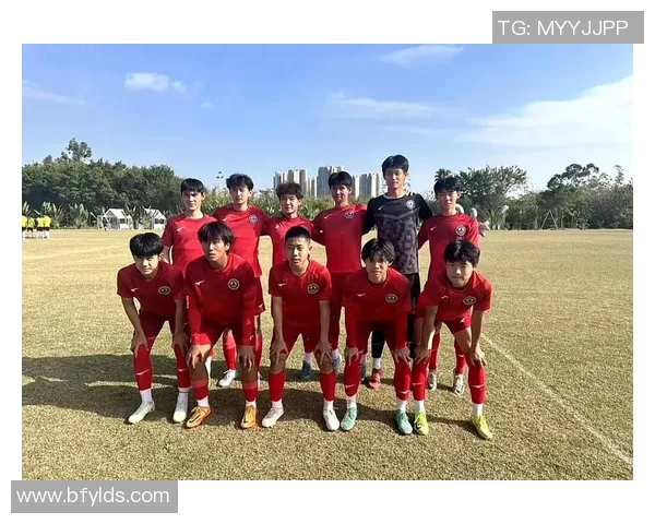 足球出战激情四溢球队团结奋战迎接挑战的荣耀时刻