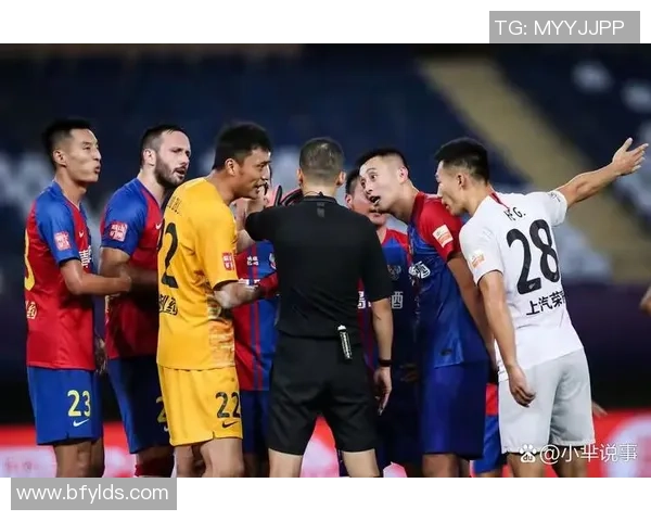 足球教练的智慧与挑战如何塑造球员的成长与团队的成功